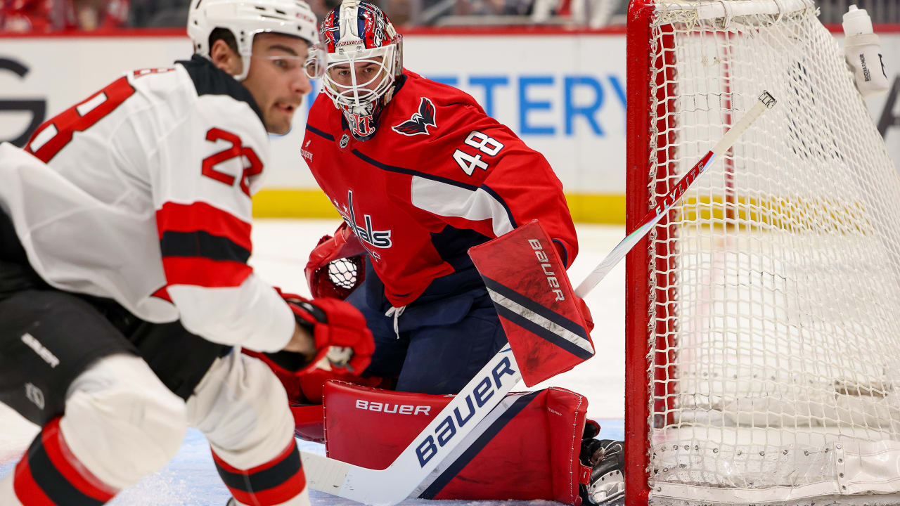 Thompson makes 30 saves, Capitals edge Devils