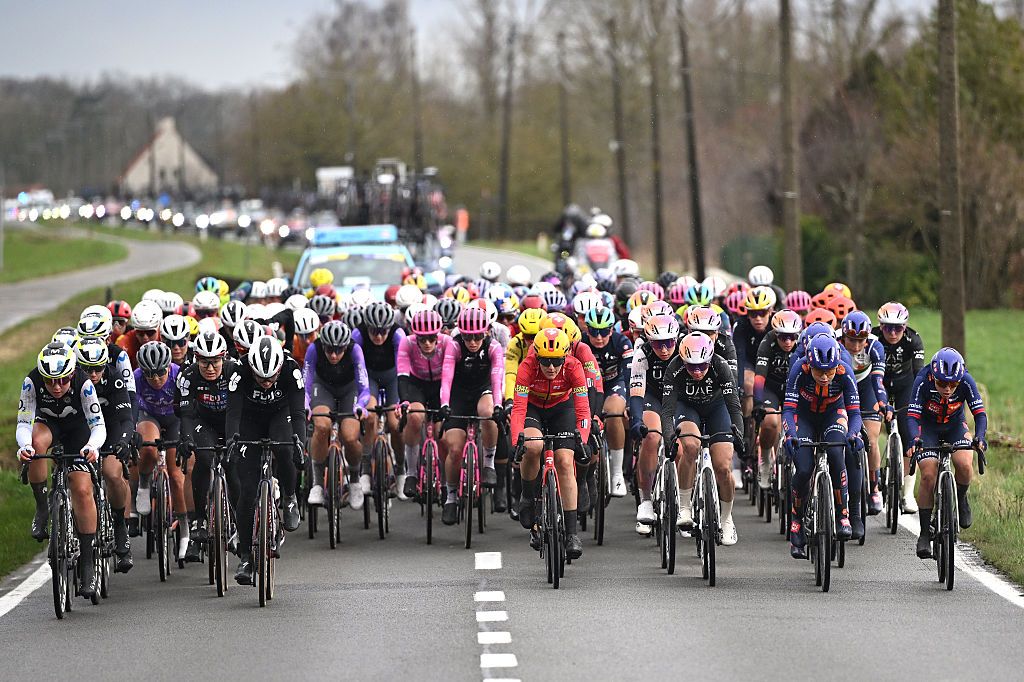 NIVONE, BELGIUM - FEBRUARY 28: A general view of the peloton competing during the 21st Omloop Het Nieuwsblad 2026, Women's Elite a 137.2km one day race from Ghent to Ninove / #UCIWWT / on February 28, 2026 in Ninove, Belgium. (Photo by Luc Claessen/Getty Images)