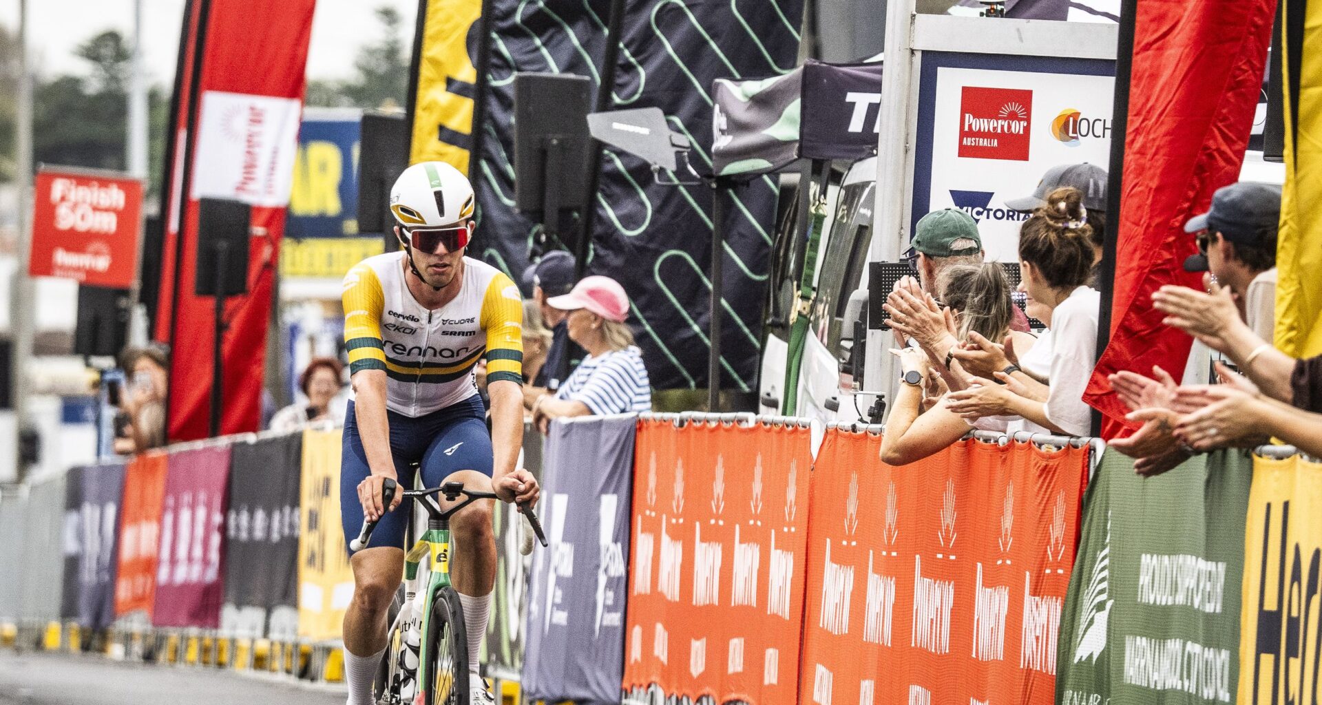 'It sucks to be so close' – Favourites miss out in Melbourne to Warrnambool as upset winner snares sought-after victory