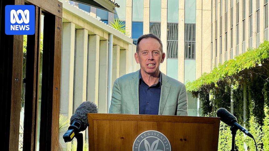 ACT Greens leader Shane Rattenbury leaving politics after 17 years