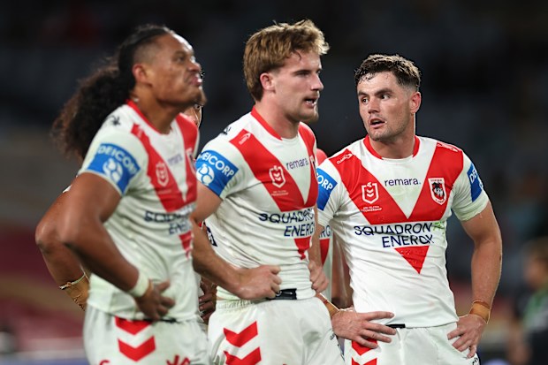 SYDNEY, AUSTRALIA - APRIL 18: Kyle Flanagan of the Dragons and team mates look dejected during the round seven NRL match between South Sydney Rabbitohs and St George Illawarra Dragons at Accor Stadium, on April 18, 2026, in Sydney, Australia. (Photo by Cameron Spencer/Getty Images)