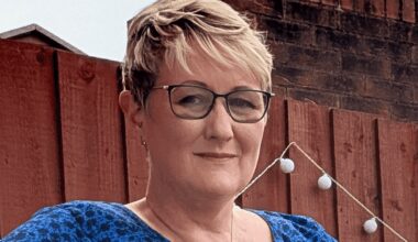 Mom with size K boobs shares reality of what it's like as she fundraises for breast reduction surgery