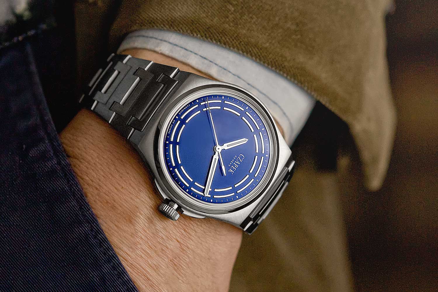 Antarctique Dark Sector Cosmic Blue