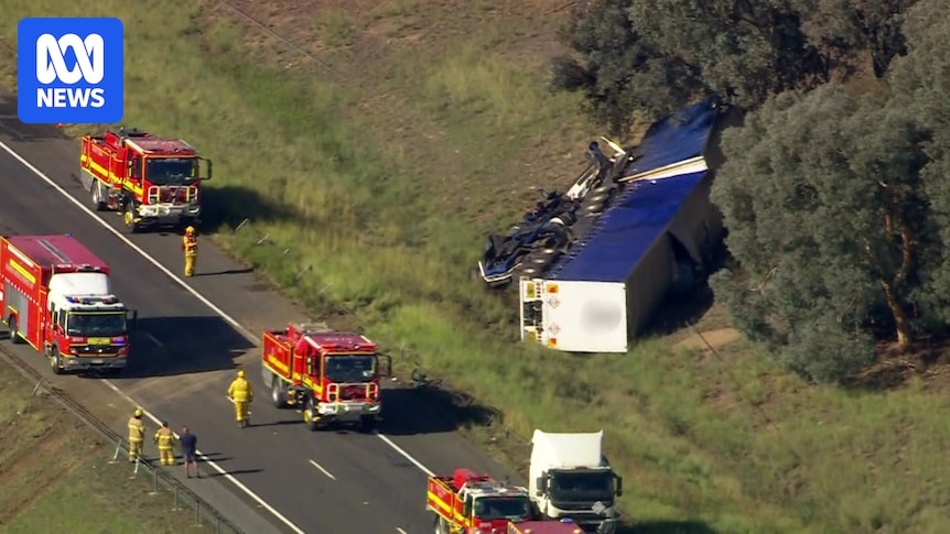 Hume Freeway closed in both directions after multi-vehicle crash near Violet Town