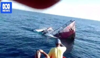 Video shows father and son illegally scuttling boat off NSW South Coast