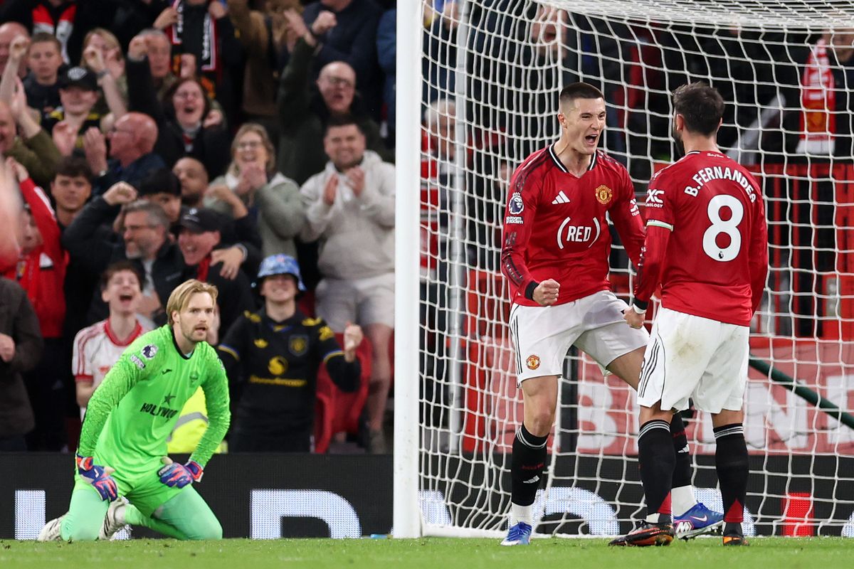 MANCHESTER, ENGLAND - APRIL 27: Benjamin Sesko of Manchester United celebrates scoring his team's second goal with teammate Bruno Fernandes during the Premier League match between Manchester United and Brentford at Old Trafford on April 27, 2026 in Manchester, England. (Photo by Alex Livesey/Getty Images)