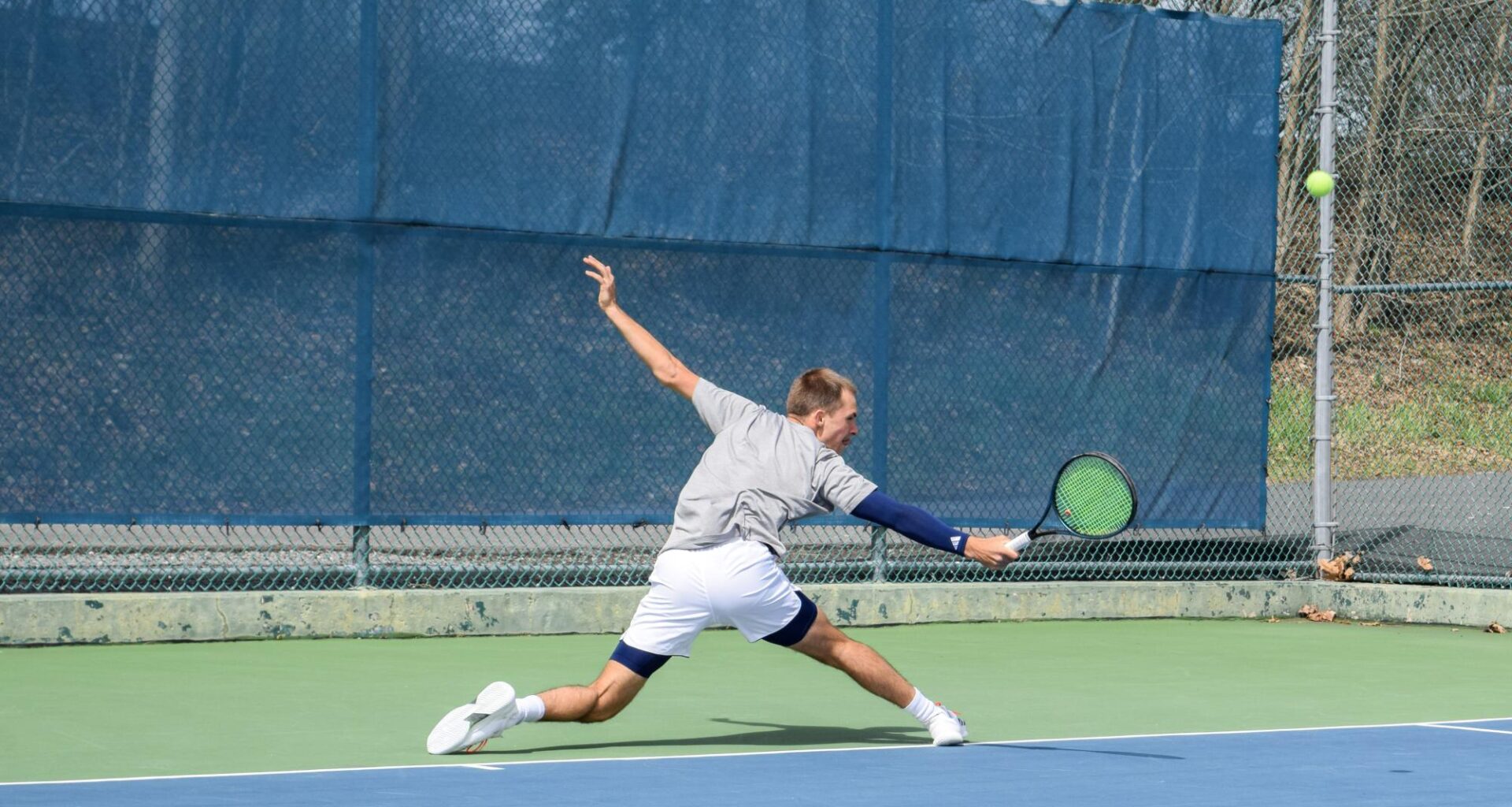Men's Tennis goes 1-1 over weekend