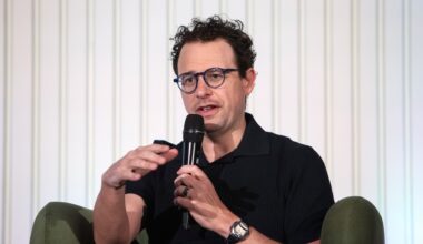 Anthropic weighs raising funds at $900B valuation, topping OpenAI