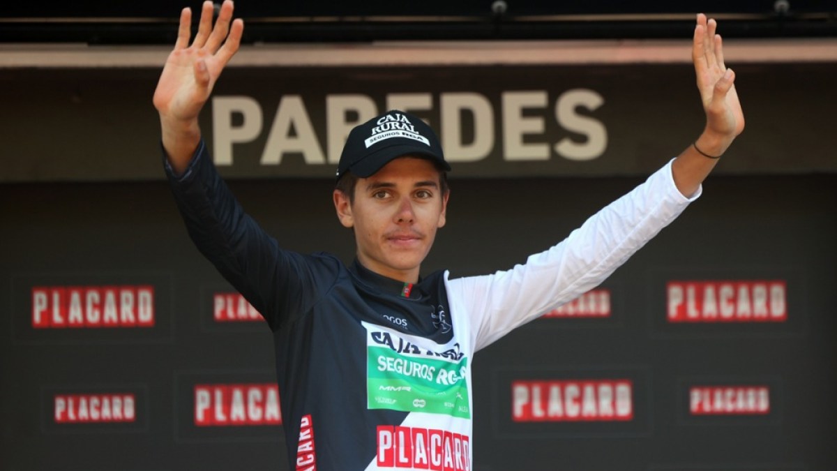 Spanish cyclist Guardeno airlifted to intensive care after crash with car | Cycling News