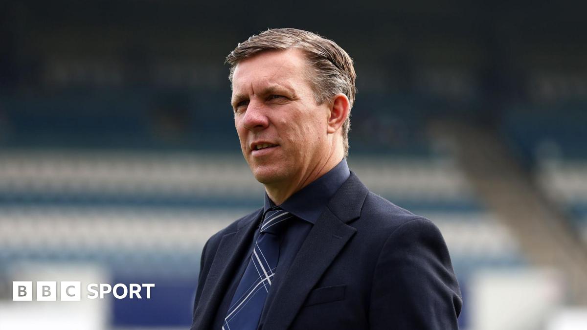 Ricky Martin walking on the pitch