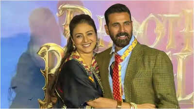Tabu reveals her 'Bhooth Bangla' co-star Akshay Kumar used to pick her up on his bike for dance classes