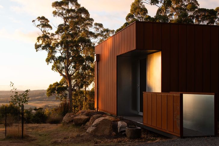 Corten and galvanised steel give the home a durable and bushfire-resistant exterior skin.