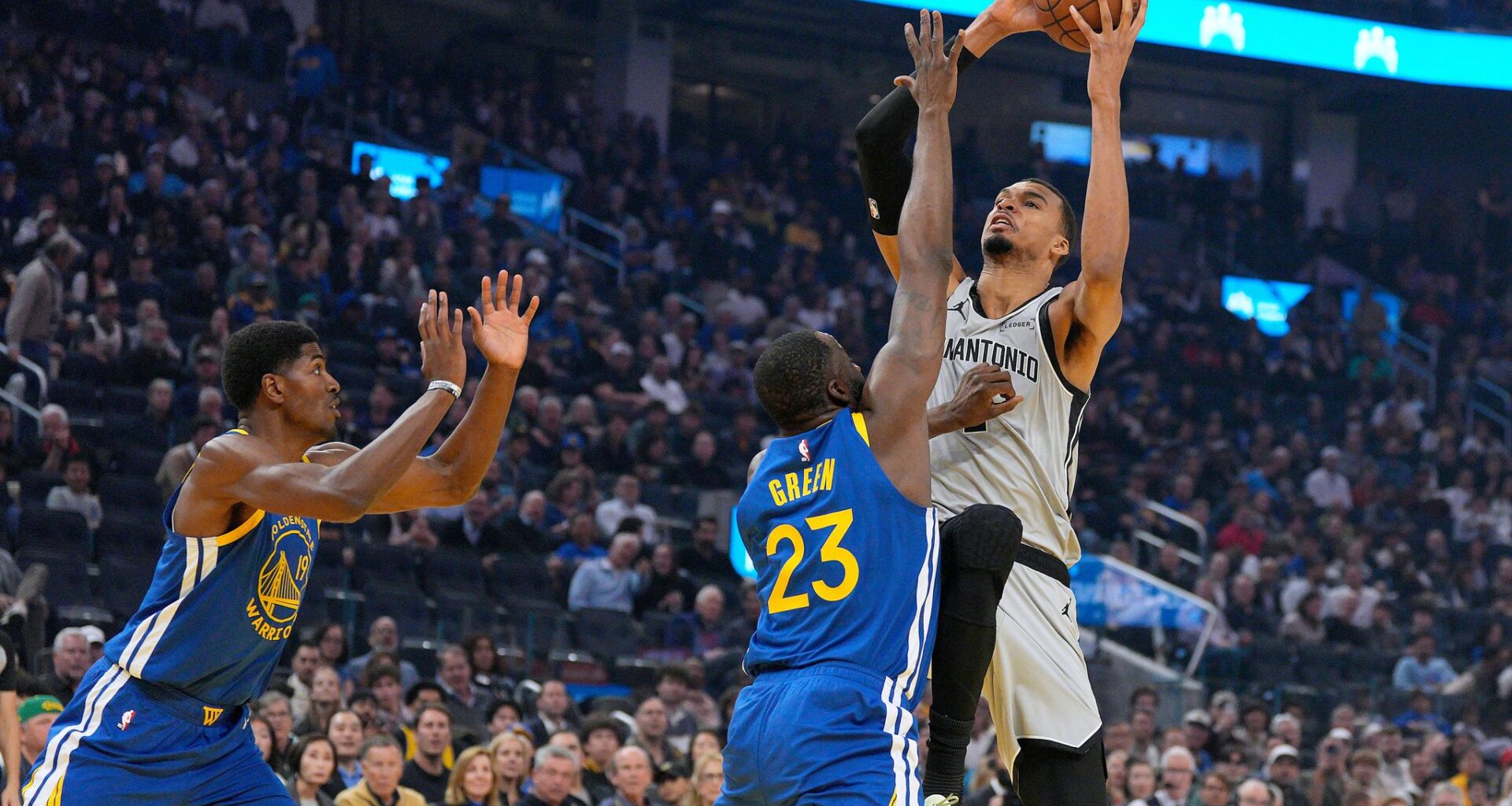 With top players held out, Golden State Warriors no match for Spurs