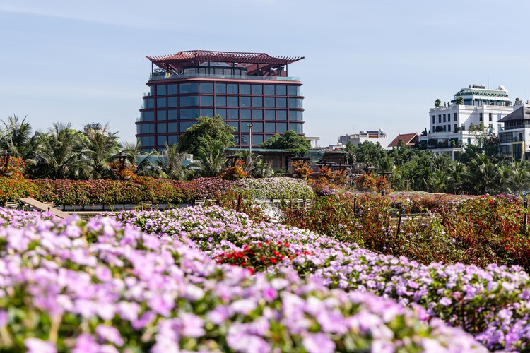 Dusit Le Palais Tu Hoa Hotel	 / Baumschlager Eberle Architekten - Exterior Photography, Garden