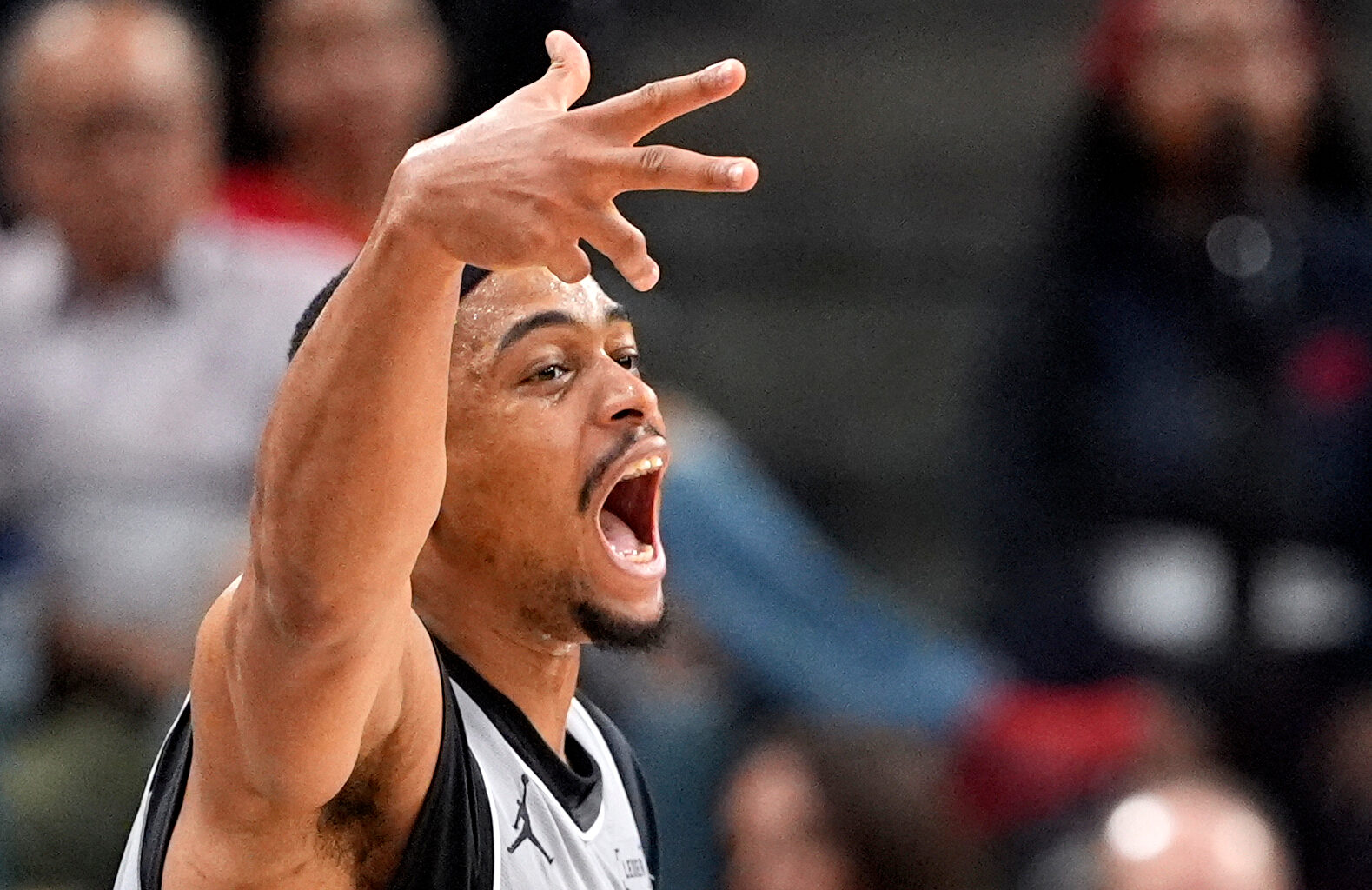 3 Takeaways as Spurs rout Clippers without Wembanyama