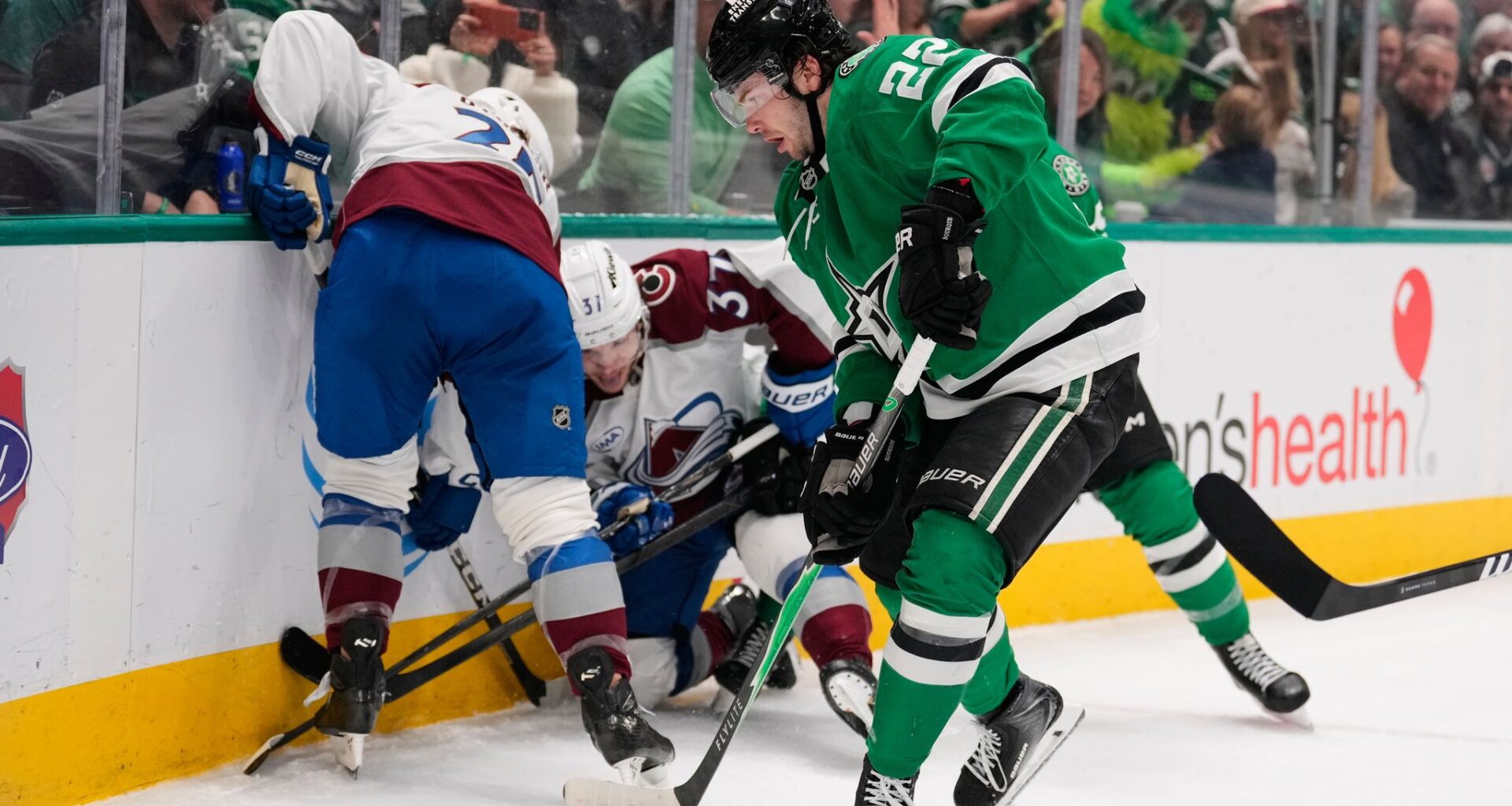 NHL-leading Avs blank Stars 2-0 for big step toward home-ice advantage throughout playoffs