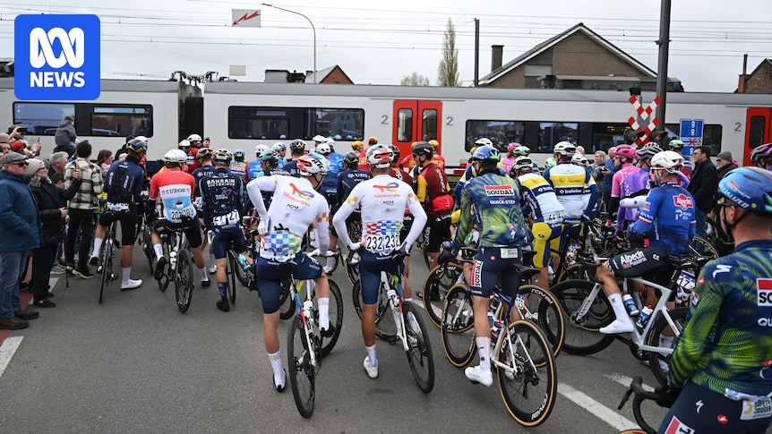Train splits Tour of Flanders as Tadej Pogačar wins for third time, Demi Vollering wins women's race