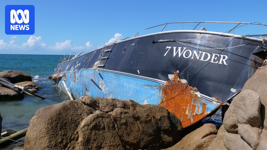 Queensland maritime authorities criticised for 'slow' wrecked boats salvage