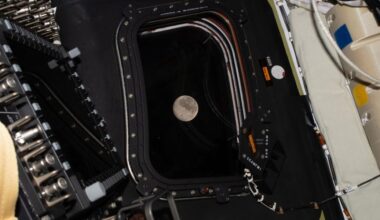 Nasa loses contact with lunar capsule just hours after setting historic record