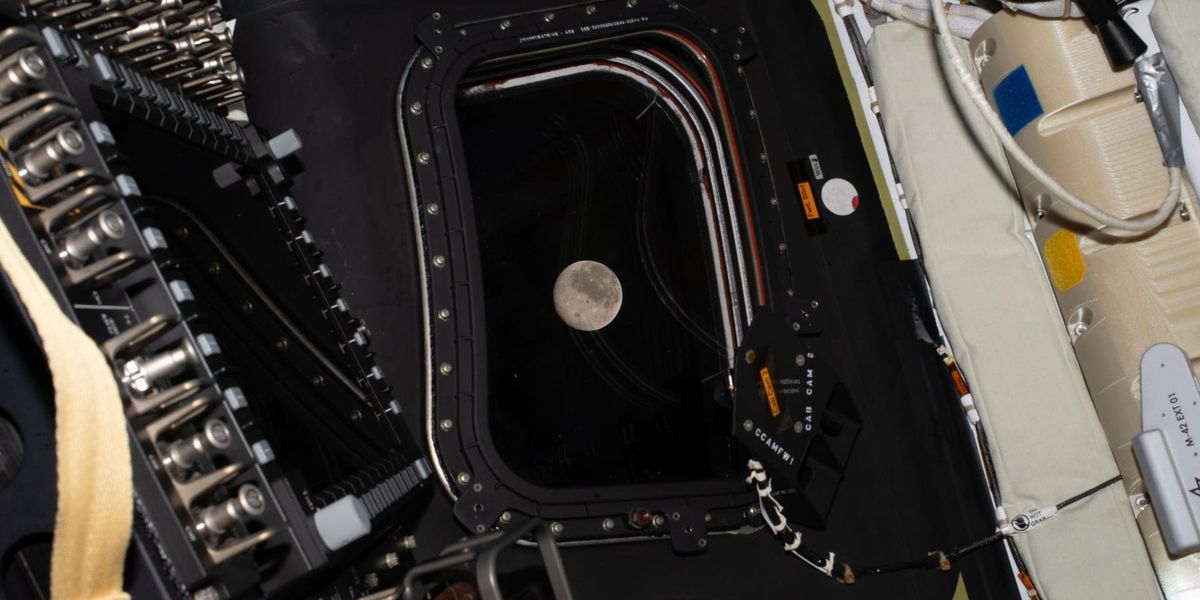 Nasa loses contact with lunar capsule just hours after setting historic record