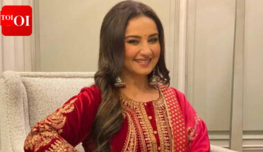 Divya Dutta recalls having crush on Salman Khan, Farhan Akhtar, her 'filmi' first meeting with Shah Rukh Khan |