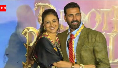 Tabu reveals her 'Bhooth Bangla' co-star Akshay Kumar used to pick her up on his bike for dance classes | Hindi Movie News