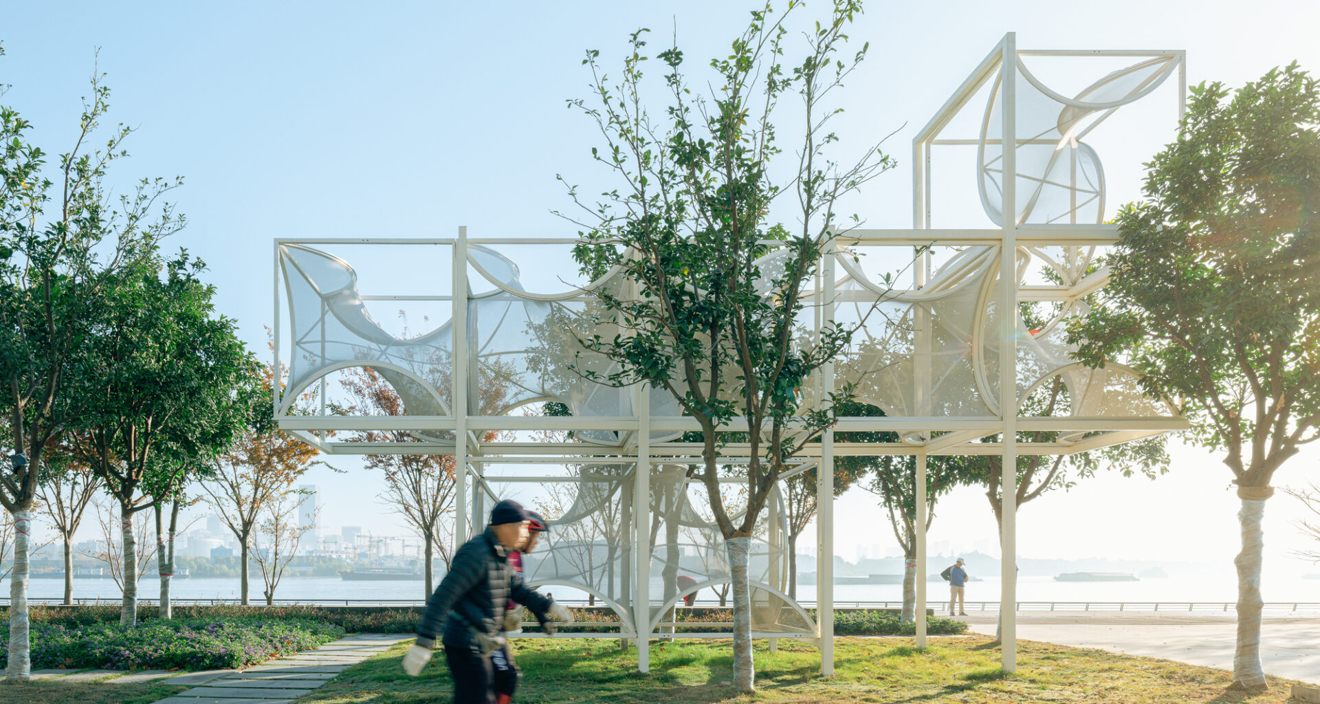 Curly Cube / People's Architecture Office