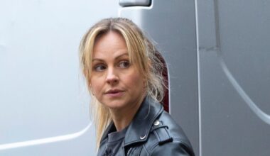 Sarah searches for evidence against Theo