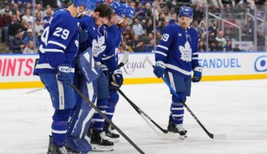 Anthony Stolarz leaves Maple Leafs' game with lower-body injury