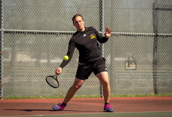 Men's Tennis Falls 5-2 to OKWU at Home
