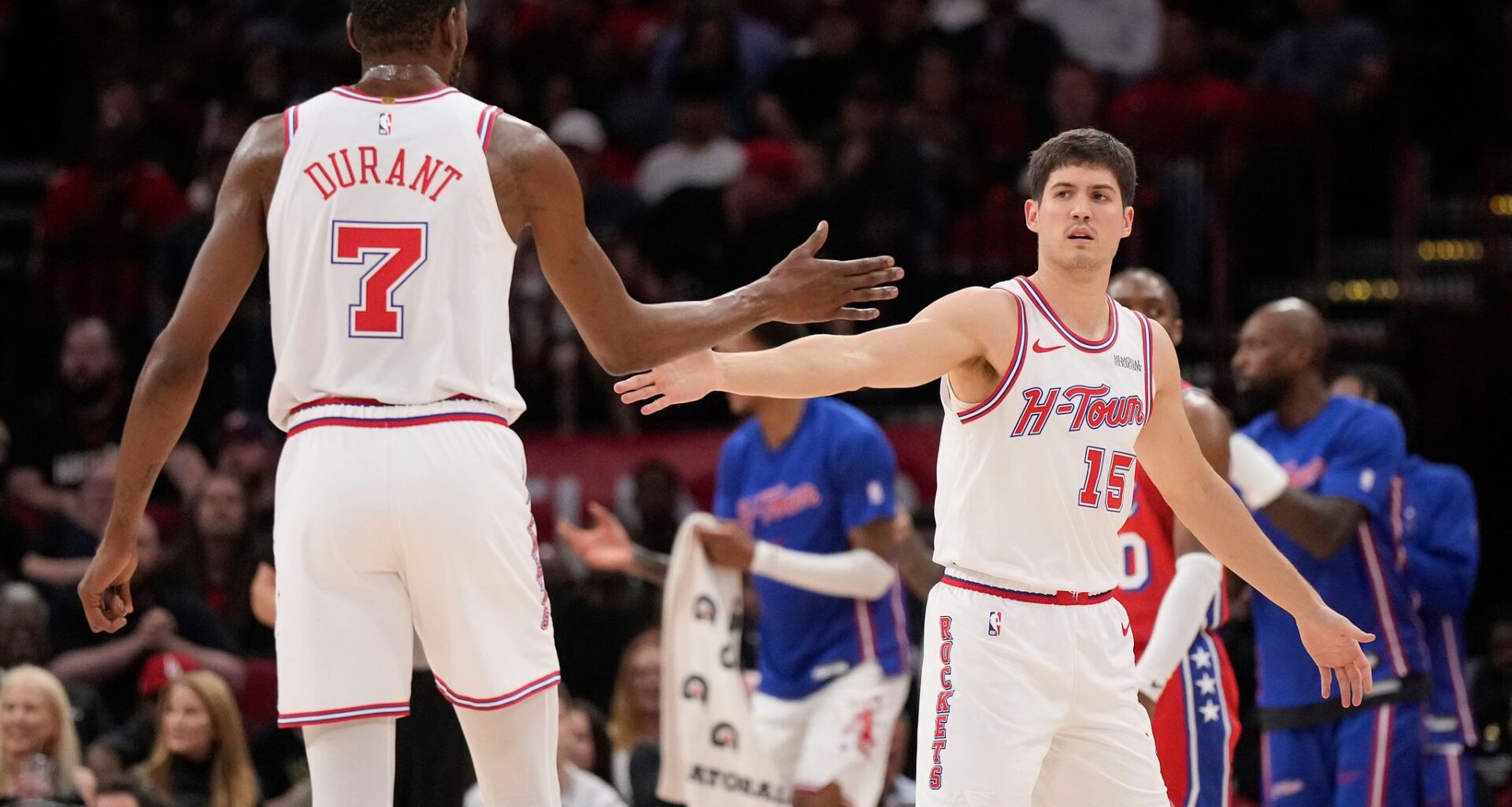 Kevin Durant scores 29 as the Rockets beat the 76ers 113-102 for their 8th straight win