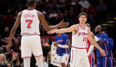 Kevin Durant scores 29 as the Rockets beat the 76ers 113-102 for their 8th straight win