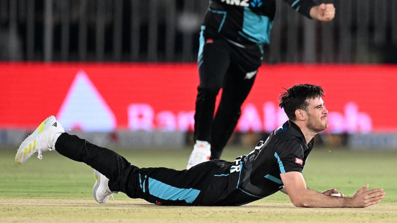 Lister called up for Bangladesh tour after Clarke injury