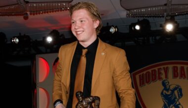 Minnesota Duluth's Plante captures Hobey Baker Award