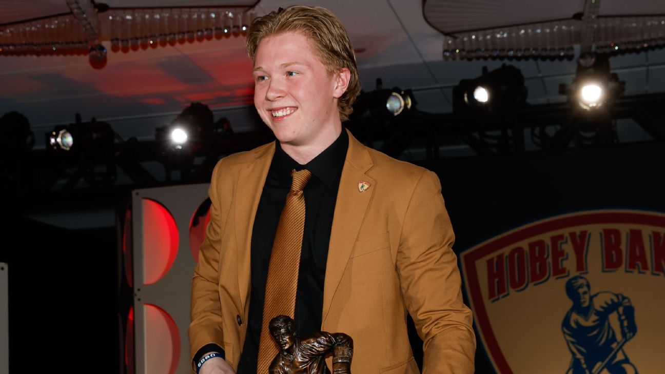 Minnesota Duluth's Plante captures Hobey Baker Award