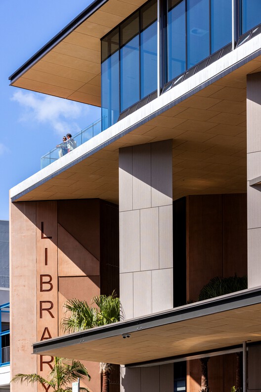 Gosford Regional Library / Lahznimmo Architects - Image 2 of 16