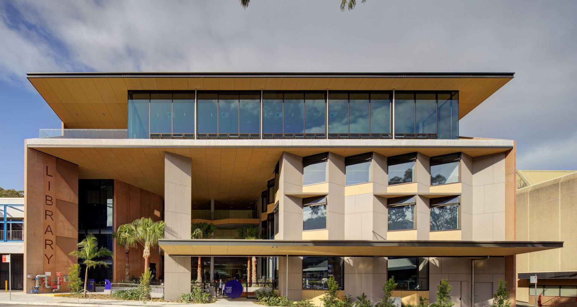 Gosford Regional Library / Lahznimmo Architects