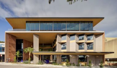 Gosford Regional Library / Lahznimmo Architects