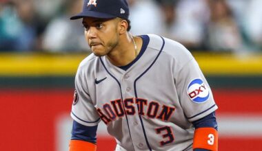 Houston Astros SS Jeremy Pena exits loss with knee injury