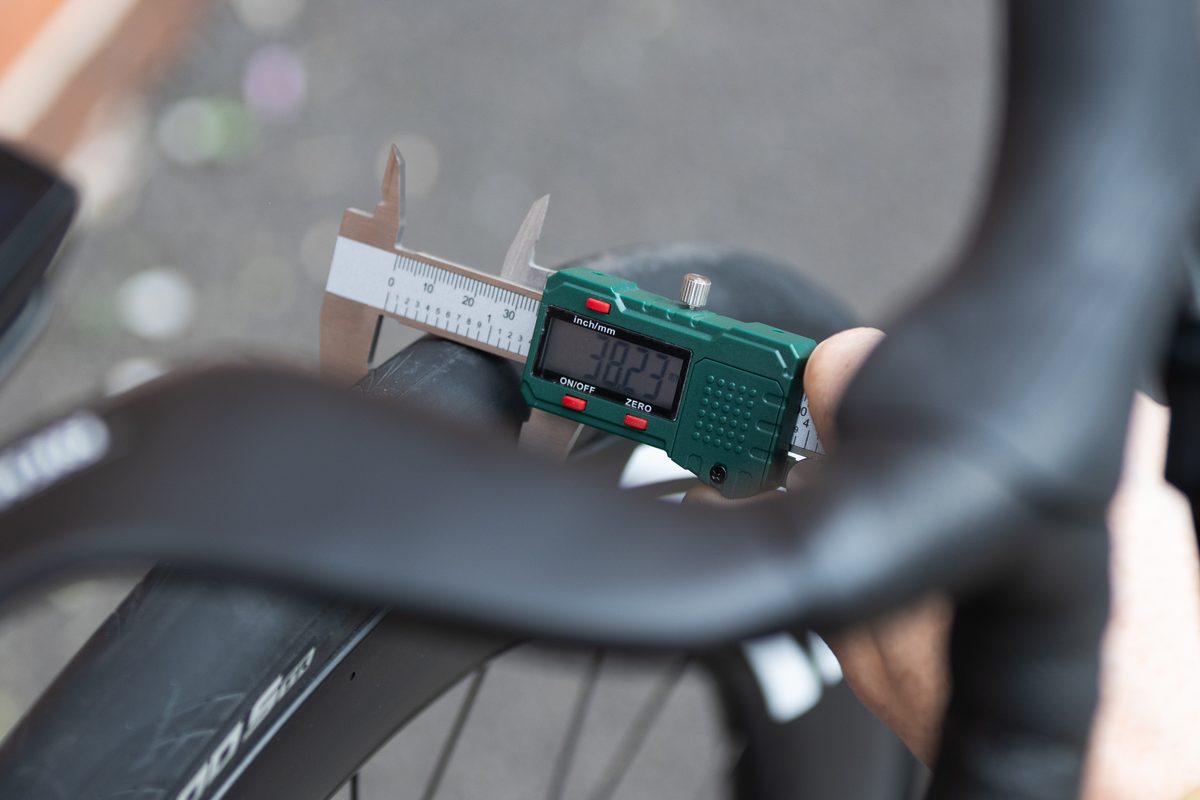 Tadej Pogacar 2026 Colnago Y1RS for Paris-Roubaix -12