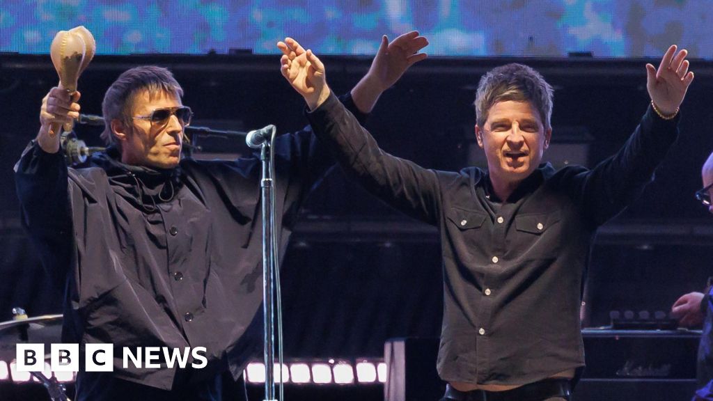 Oasis among record number of Brits entering Rock & Roll Hall of Fame - BBC