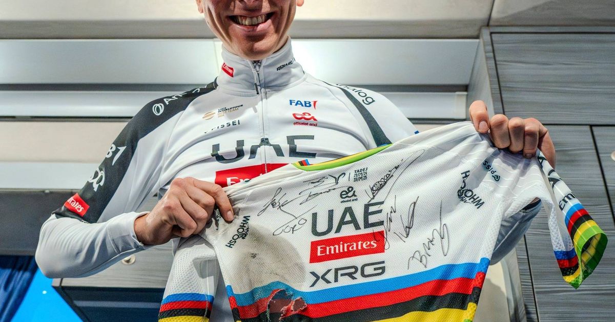 Pogačar Sanremo jersey raises record amount