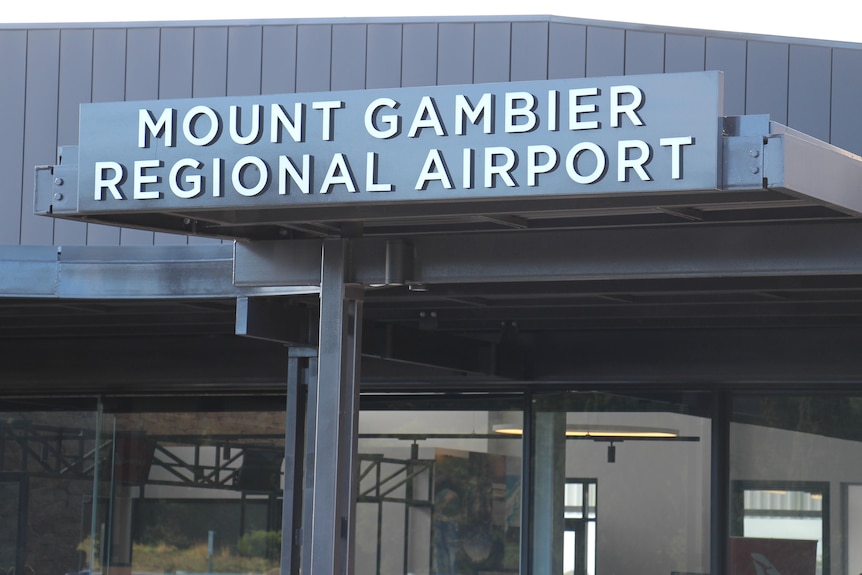 A sign saying Mount Gambier Regional Airport