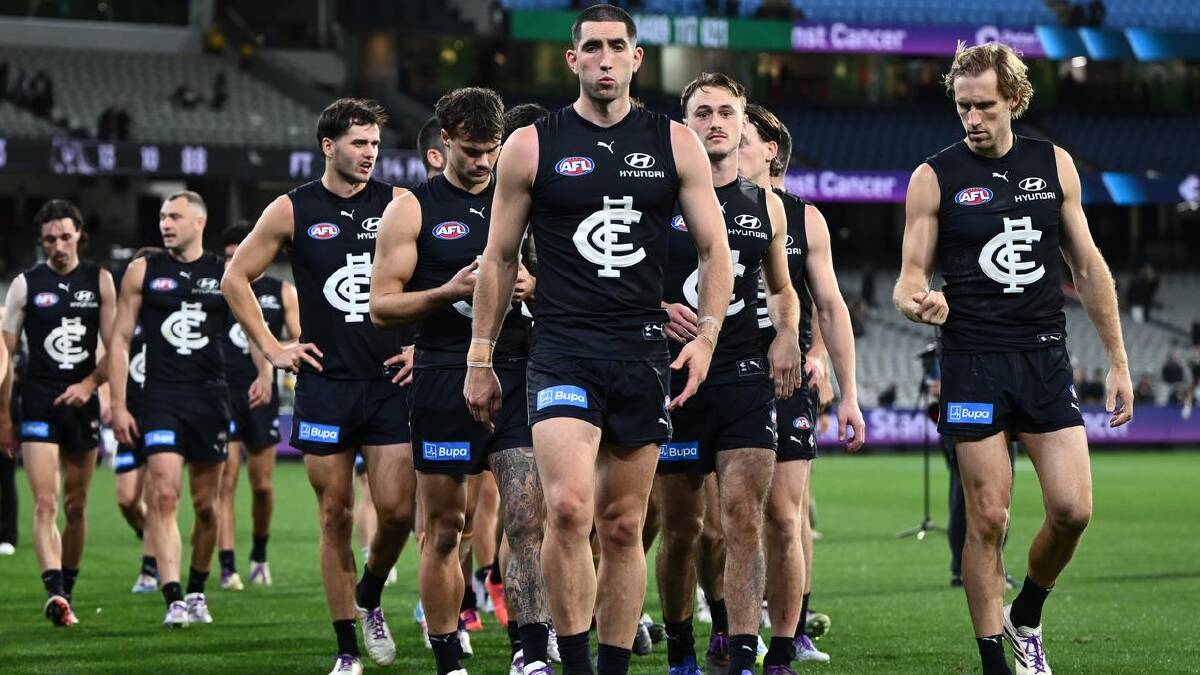 Blues players leave the field after their five-point defeat to Collingwood. (Joel Carrett/AAP PHOTOS)