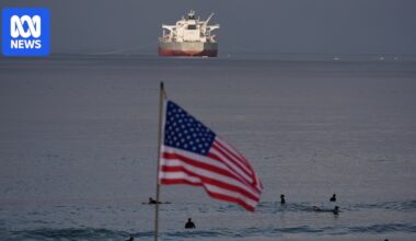 Oil prices plunge after news Strait of Hormuz to open