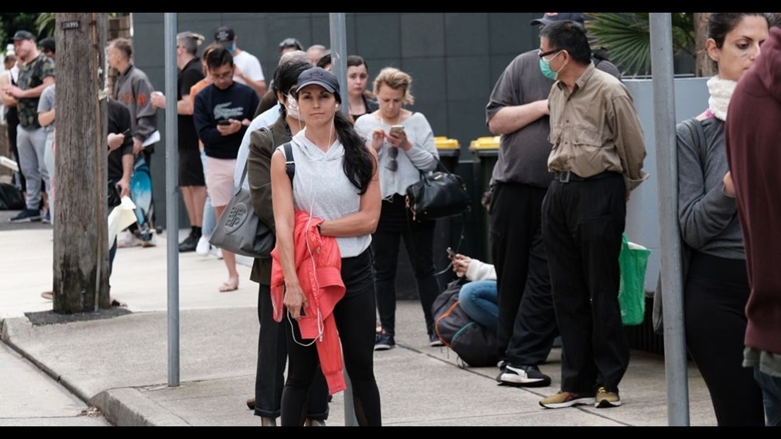 Wall Street Journal announces the era of the “mega layoff”