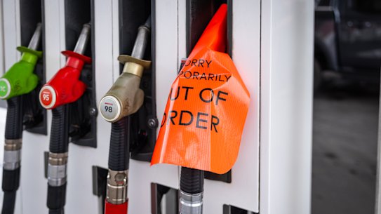 The average price for unleaded petrol has dropped below $2.10 a litre in Melbourne and Sydney for the first time since the Iran war started on February 28, choking off oil shipments from the Middle East.