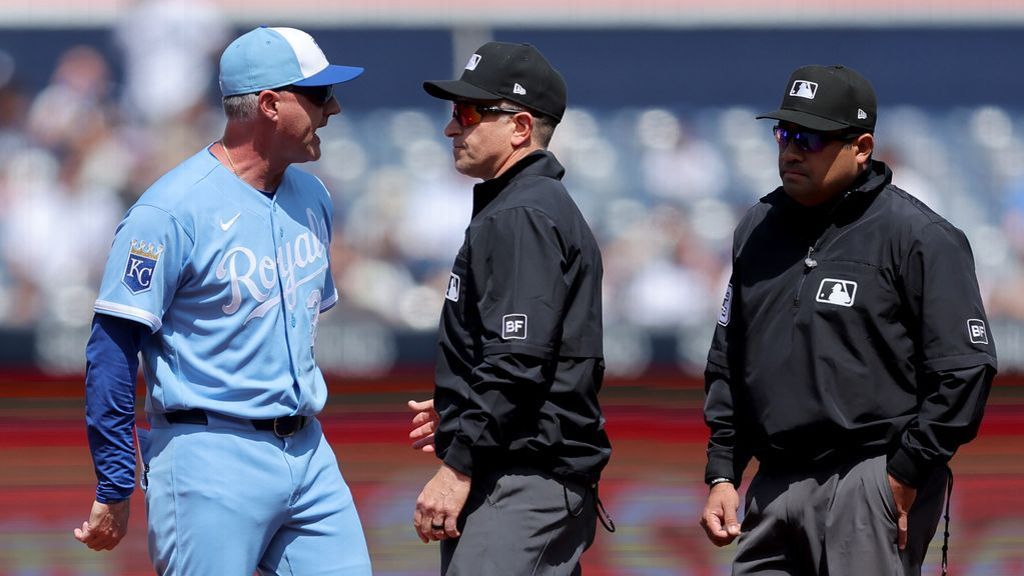 Royals manager Matt Quatraro ejected for arguing