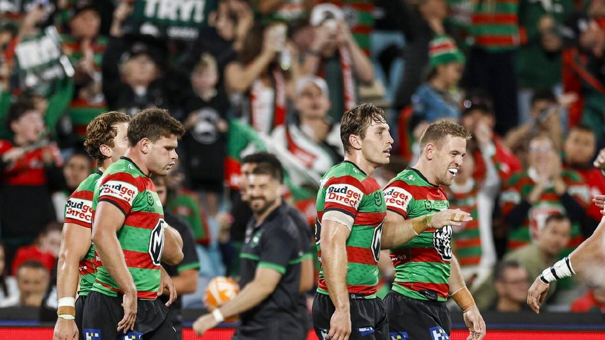 Matthew Dufty celebrates scoring a try against Dragons with his Rabbitohs teammates. (Mark Evans/AAP PHOTOS)