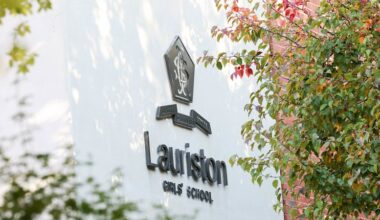 Teachers fight for higher pay and improved conditions at top Melbourne school